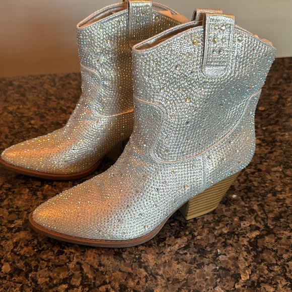 Forever embellished Sparkling Silver Western block heel Ankle Boots NWOT 10 - Picture 3 of 10